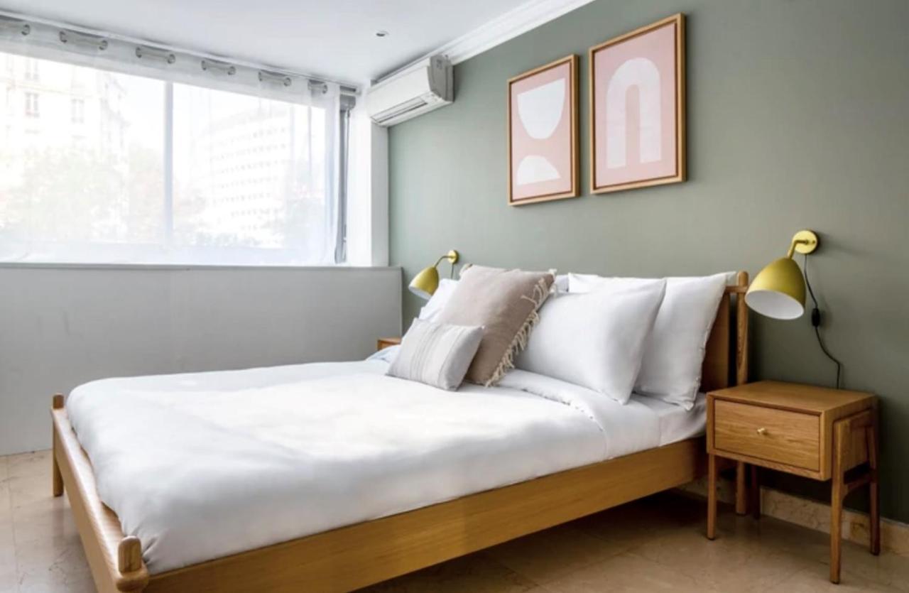 Bright 1Bedroom Apartment Centrally Located With Most Beautiful Views From Seine At 10 Minutes Walking From Beaugrenelle Shopping Mall And Eiffel Tower Paris Exterior foto